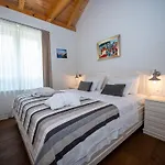Ivi -two Bedroom With Swimming Pool *