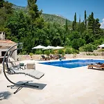 Villa Ivi -two Bedroom With Swimming Pool