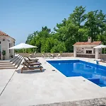 Ivi -two Bedroom With Swimming Pool
