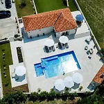 Ivi -two Bedroom With Swimming Pool Villa Gruda