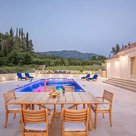 Ivi -two Bedroom With Swimming Pool Villa Gruda