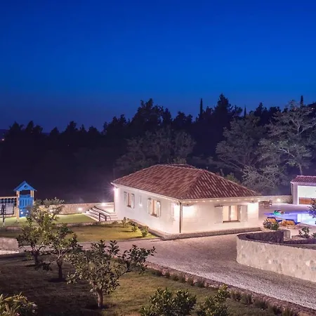 Ivi -two Bedroom With Swimming Pool *