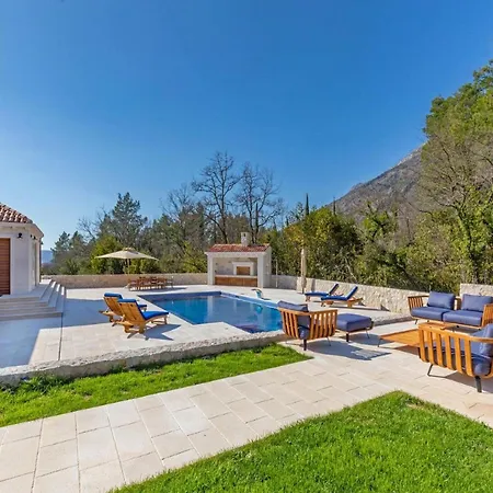 Ivi -two Bedroom With Swimming Pool Gruda