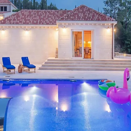 Ivi -two Bedroom With Swimming Pool Villa *