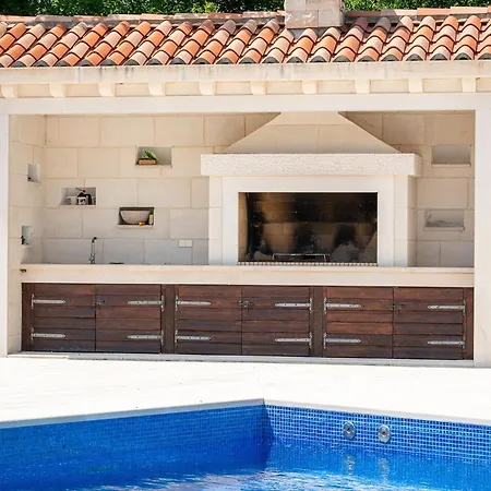 Ivi -two Bedroom With Swimming Pool Villa *