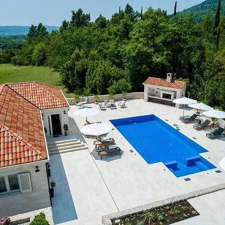 Villa Ivi -two Bedroom With Swimming Pool Gruda