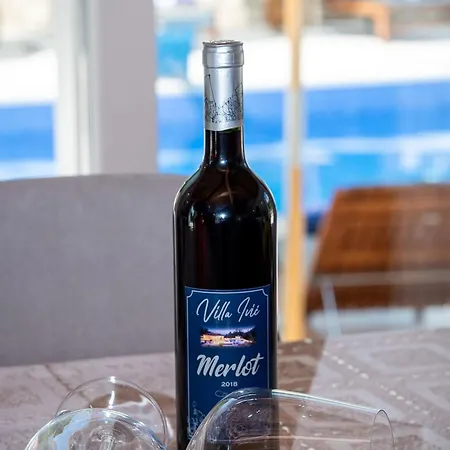 Ivi -two Bedroom With Swimming Pool Villa Gruda