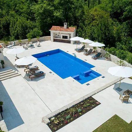 Ivi -two Bedroom With Swimming Pool Villa Gruda