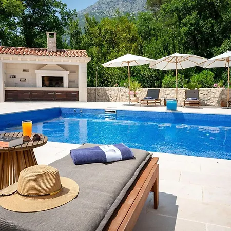 Ivi -two Bedroom With Swimming Pool *