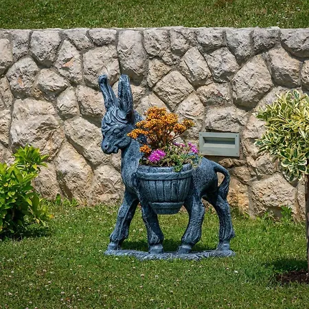 Ivi -two Bedroom With Swimming Pool Gruda