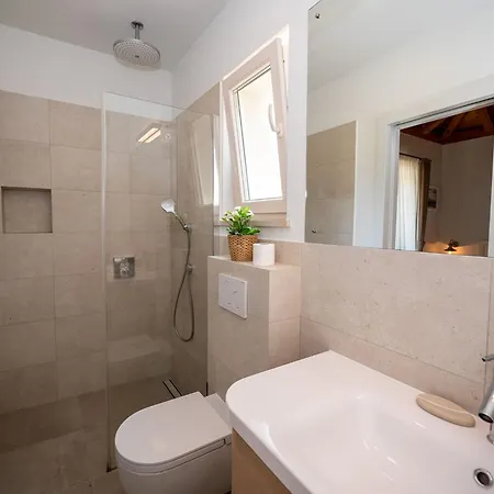 Ivi -two Bedroom With Swimming Pool Villa Gruda