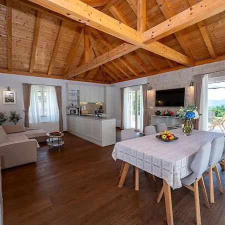 Ivi -two Bedroom With Swimming Pool *