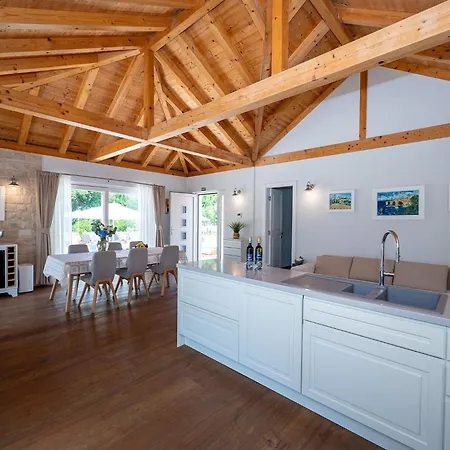 Villa Ivi -two Bedroom With Swimming Pool Gruda