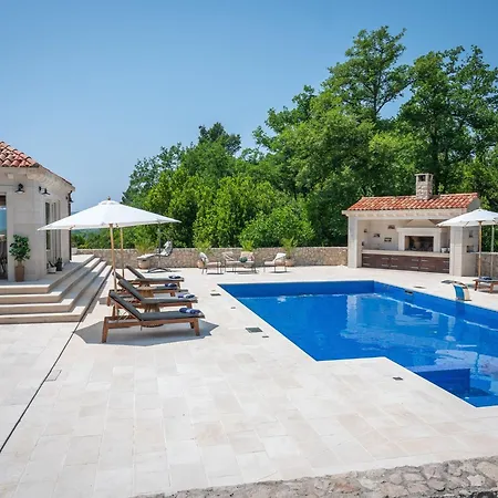 Ivi -two Bedroom With Swimming Pool