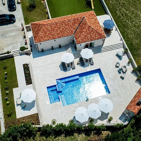 Ivi -two Bedroom With Swimming Pool Villa Gruda