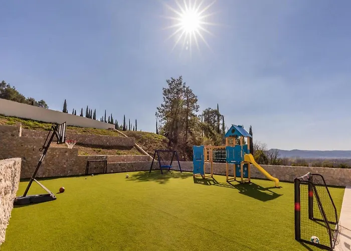 Villa Ivi -two Bedroom With Swimming Pool