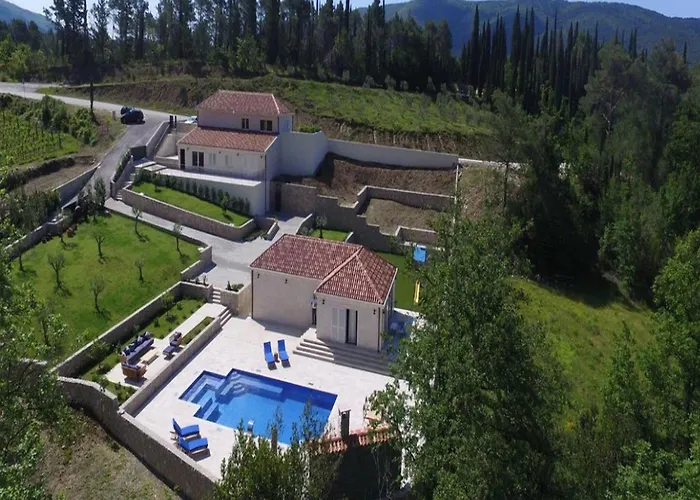 Villa Ivi -two Bedroom With Swimming Pool Gruda