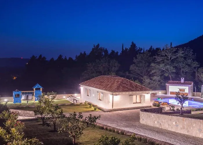 Ivi -two Bedroom With Swimming Pool *