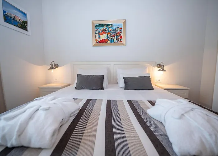 Ivi -two Bedroom With Swimming Pool *