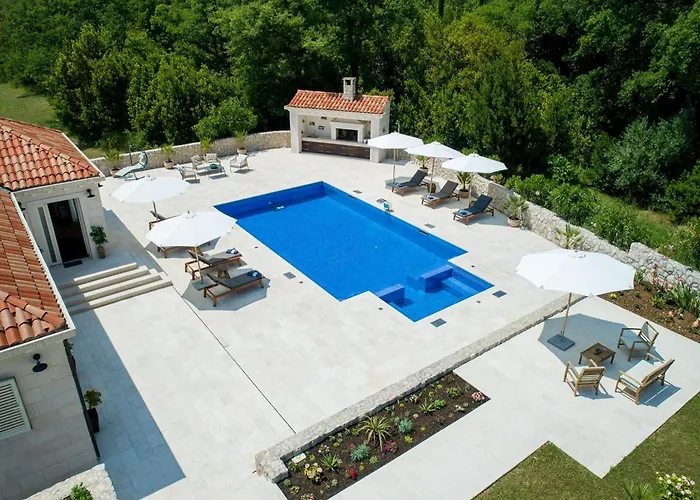 Ivi -two Bedroom With Swimming Pool Villa Gruda