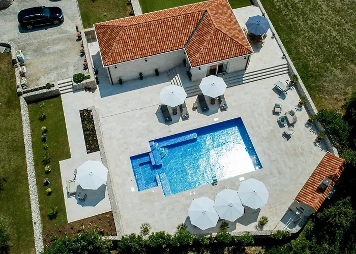 Villa Ivi -two Bedroom With Swimming Pool Gruda