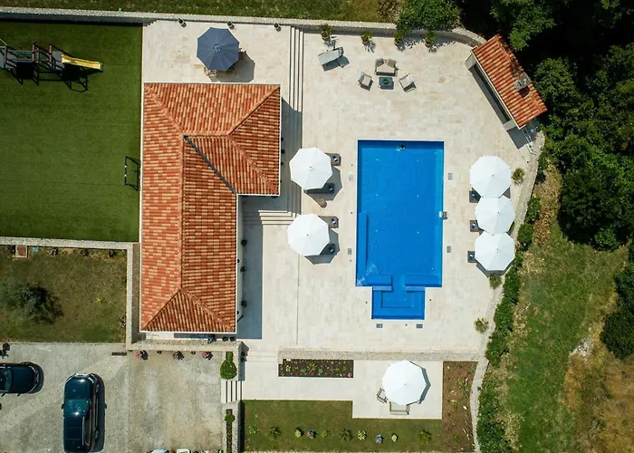 Ivi -two Bedroom With Swimming Pool *