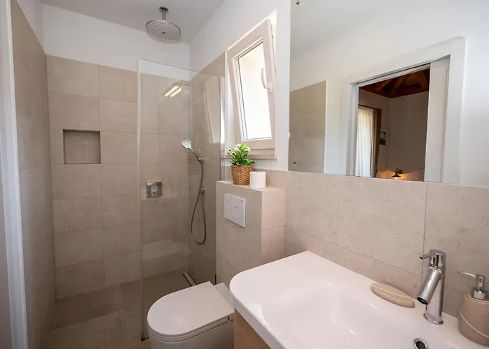 Ivi -two Bedroom With Swimming Pool Villa Gruda