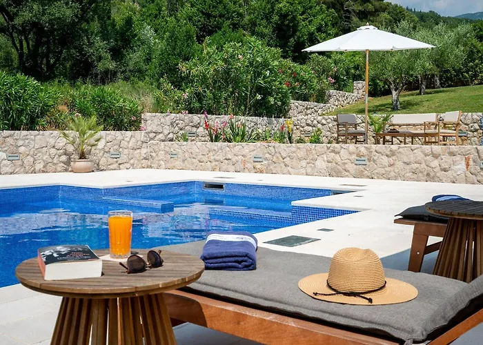 Villa Ivi -two Bedroom With Swimming Pool *