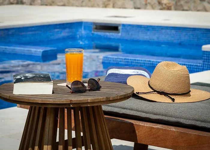 Ivi -two Bedroom With Swimming Pool Villa Gruda