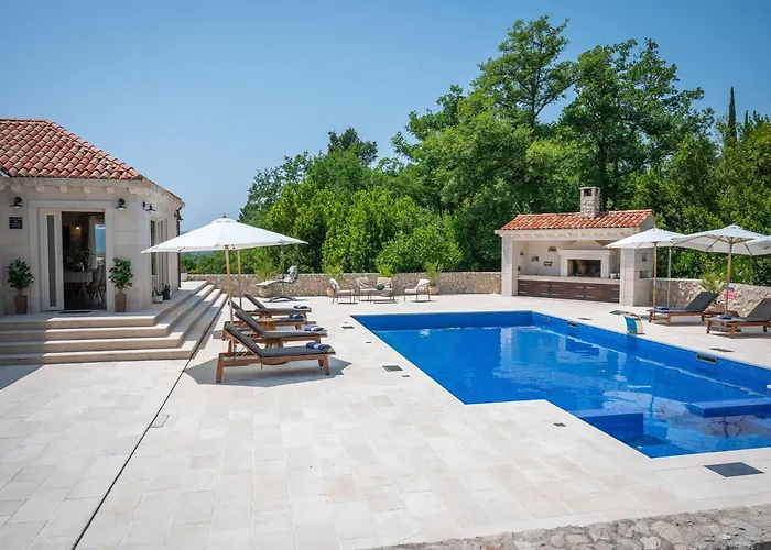 Ivi -two Bedroom With Swimming Pool