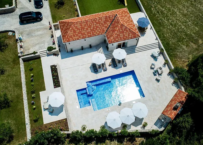 Ivi -two Bedroom With Swimming Pool Villa Gruda